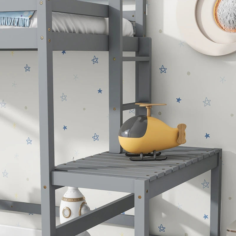 Letto a soppalco alto in legno di pino di dimensioni singole con scaletta
