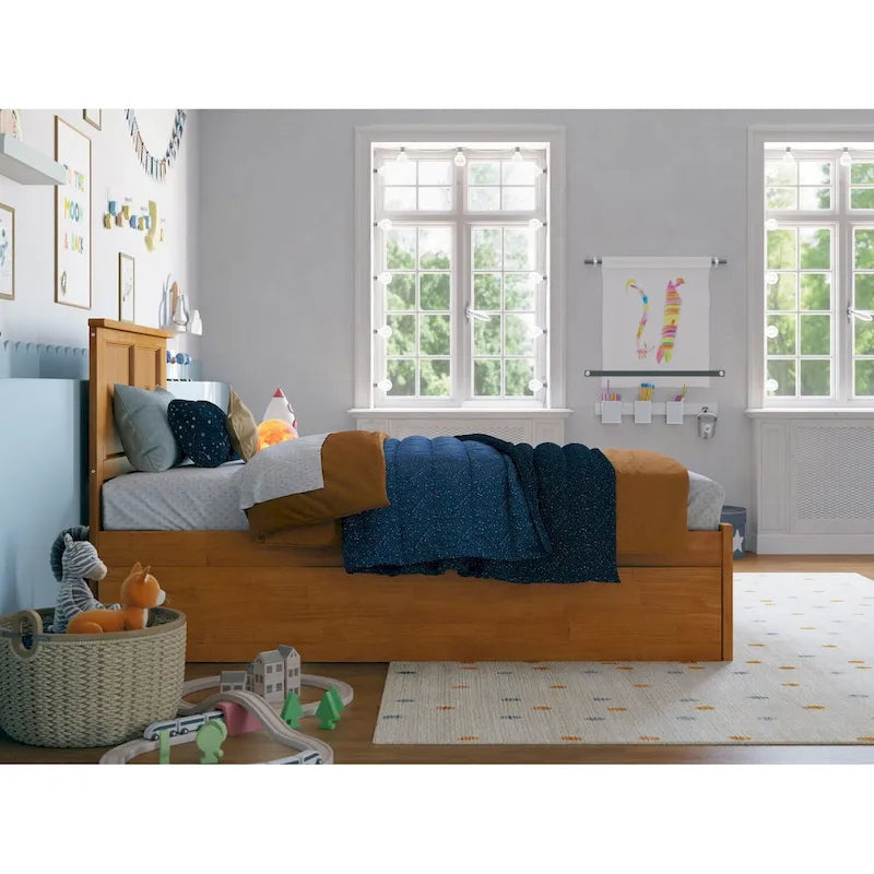 Letto a piattaforma in legno massello con pediera e rotelle singole, design tradizionale a pannelli, diversi colori e misure