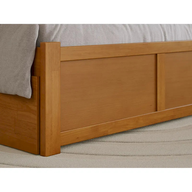 Letto a piattaforma in legno massello con pediera e rotelle singole, design tradizionale a pannelli, diversi colori e misure
