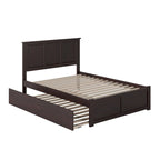 Letto a piattaforma in legno massello full size con pediera, rotelle complete e stazione di ricarica USB