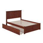 Letto a piattaforma in legno massello full size con pediera, rotelle complete e stazione di ricarica USB