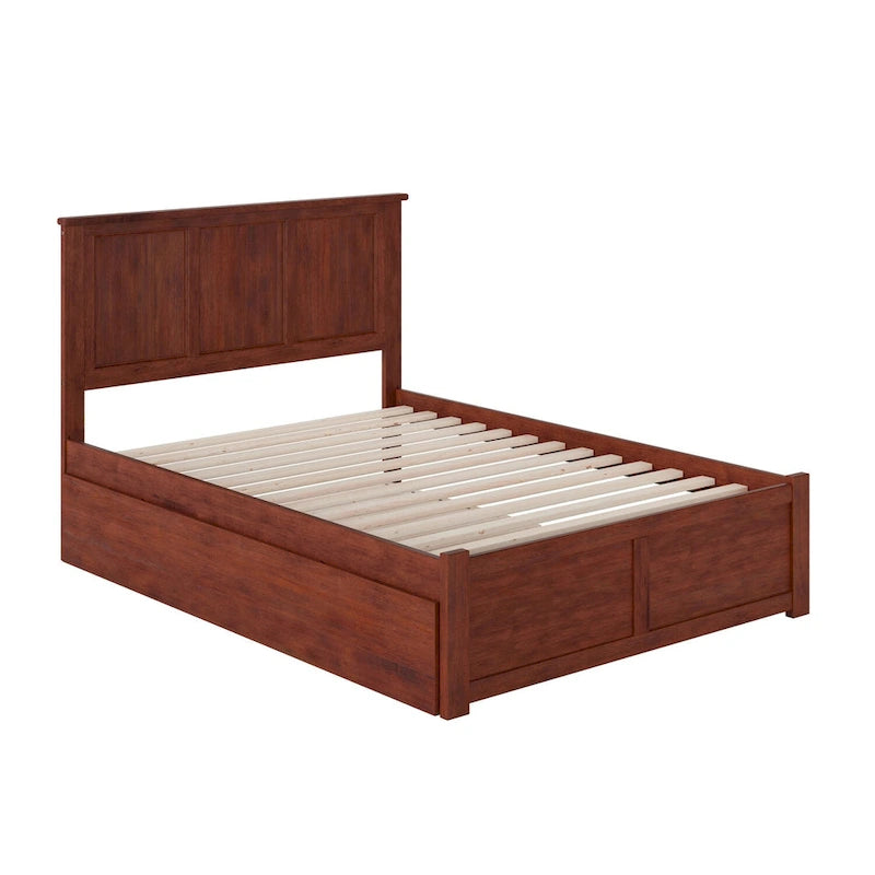 Letto a piattaforma in legno massello full size con pediera, rotelle complete e stazione di ricarica USB