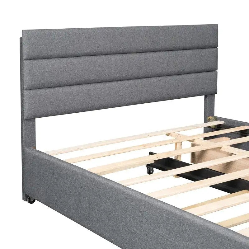 Letto matrimoniale imbottito con letto estraibile singolo e due cassetti