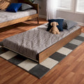 Struttura letto a rotelle singola in legno con anelli in metallo color marrone noce e oro