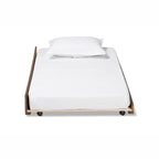 Struttura letto a rotelle singola in legno con anelli in metallo color marrone noce e oro