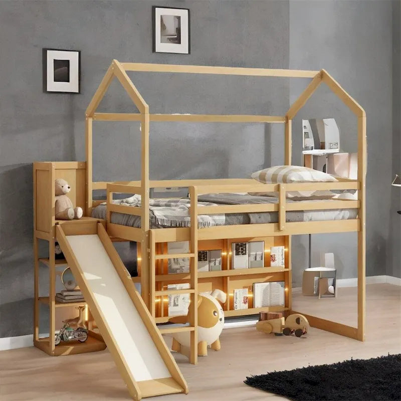 Letto a soppalco singolo in legno con scivolo e scaffali portaoggetti